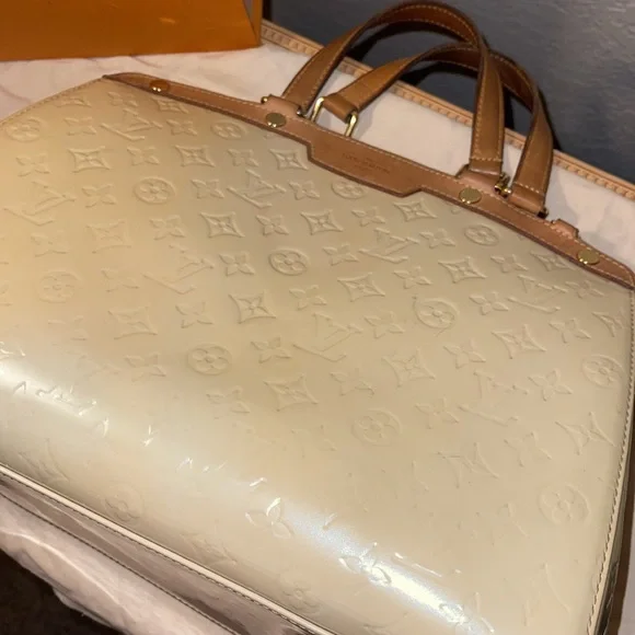 Authentic Louis Vuitton Vernis brea GM cream marshmallow tote everyday bag - Picture 9 of 15